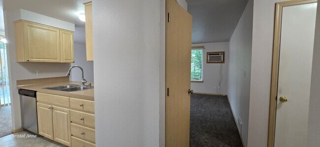 Building Photo - 3 Bedroom 2 bath in Lake Limerick