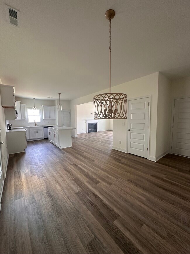 Building Photo - 341 Edwinstowe Ave