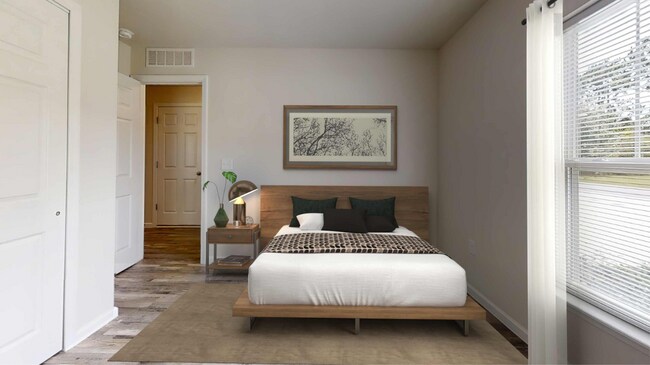 Building Photo - Spacious 3BD/2BA