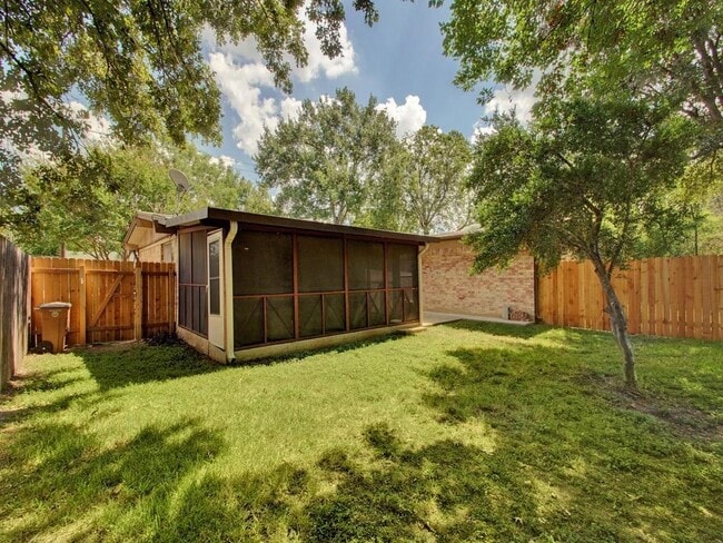 Building Photo - 8516 Hathaway Dr