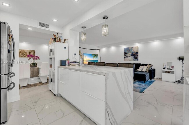 Building Photo - 18071 Biscayne Blvd