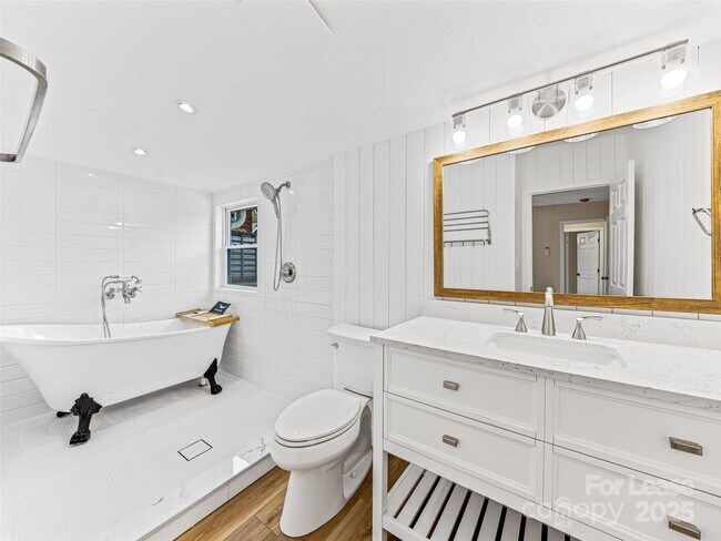 Building Photo - 42 Forsythe St