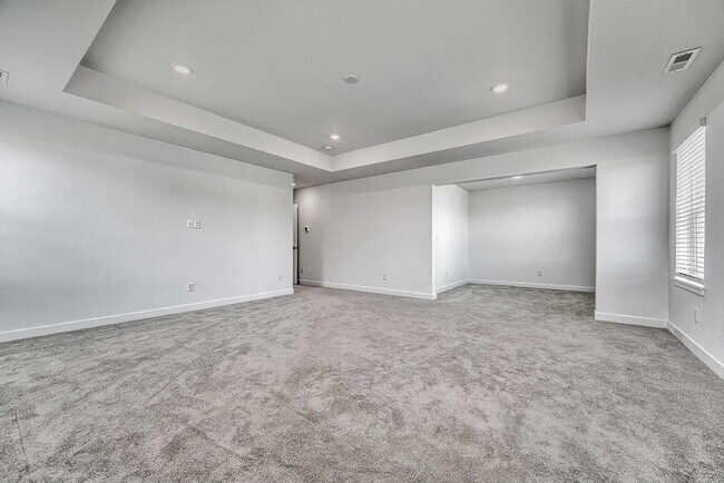 Building Photo - $4,450.00, 5 bed, 4.5-bath located in Broo...