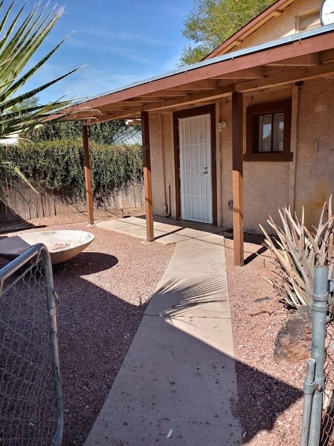 Building Photo - Cute 1 Bedroom in Great Location