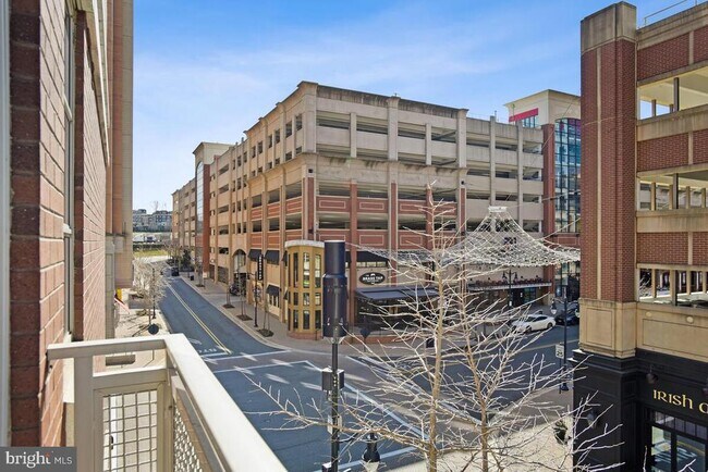 Building Photo - 157 Fleet St