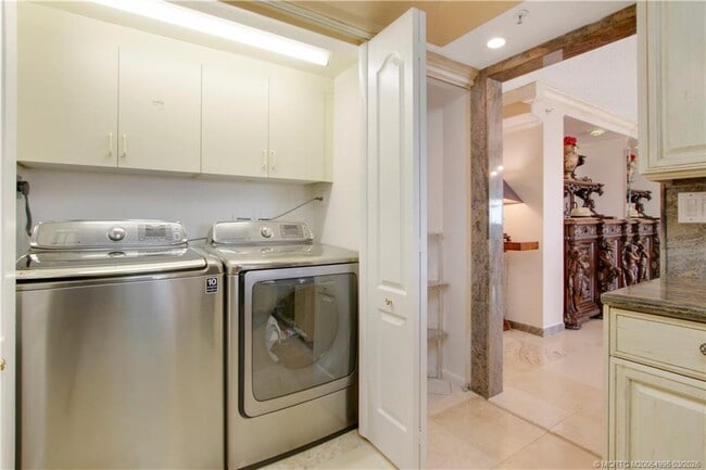 Building Photo - 9950 S Ocean Dr