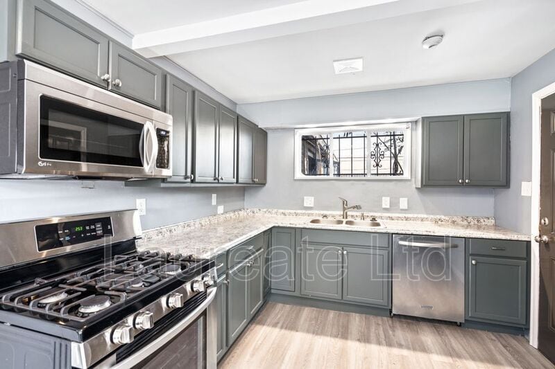 Building Photo - 2880 Harrison St