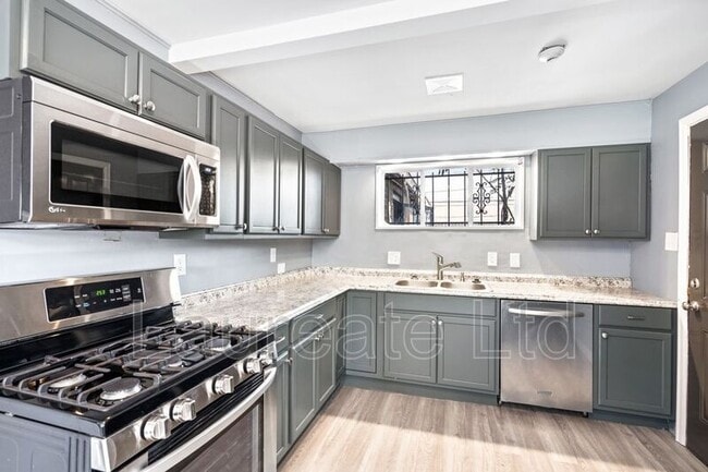 Building Photo - 2880 Harrison St