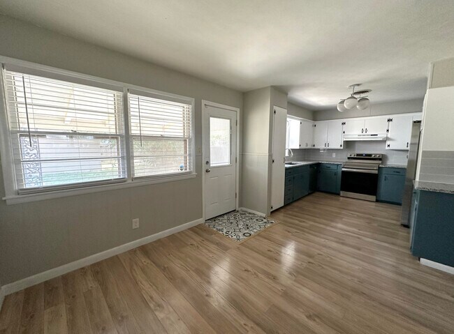 Building Photo - 2009 43rd St