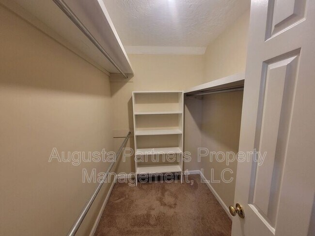 Building Photo - 288 Wakefield Ln S