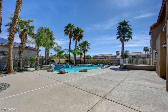 Building Photo - 3800 Beacon Point St