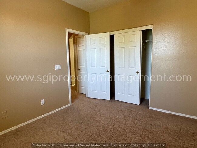 Building Photo - Beautiful split floorplan in a great neigh...