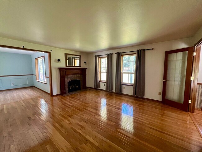 Building Photo - PENDING APPLICAITON; 3+ BD on 2 Acres - Barn Included