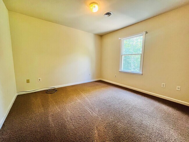 Building Photo - 8+ PRIVATE ACRES - KING GEORGE