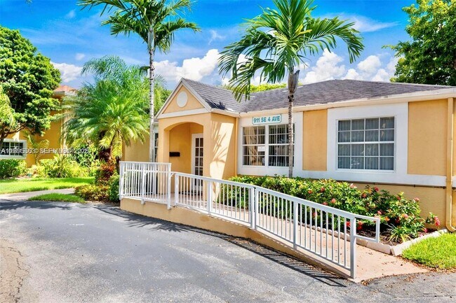 Building Photo - 430 SE 7th St