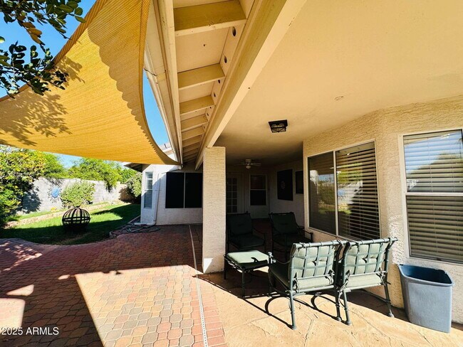 Building Photo - 2110 E Enrose Cir