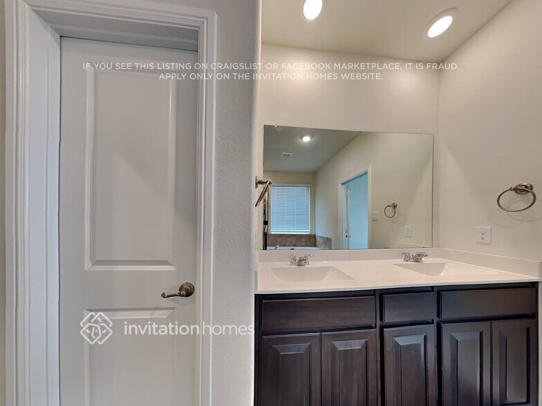 Building Photo - 146 Wagon Mound Dr