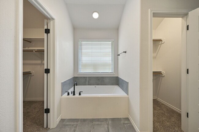 Building Photo - Immediate Move in - 3 Bedroom, 2 Bathroom Home in Rudder Pointe with Open Concept