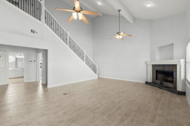 Building Photo - Waterfront Living at Its Best – For Rent on Tiki Island