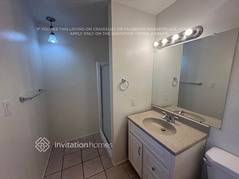 Building Photo - 4220 W Mission Ln