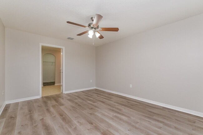 Building Photo - 6643 Wirevine Dr