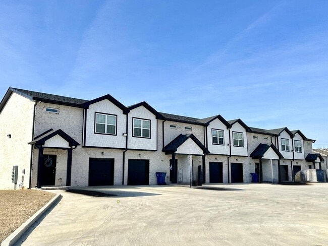 Primary Photo - 1176 Meadowhill Ln