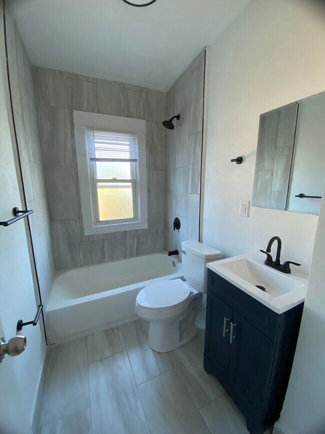Building Photo - 521 N 33rd St