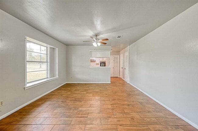 Building Photo - 1801 Laurel Oaks Dr