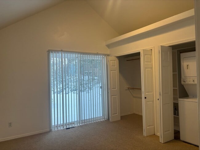 Building Photo - Townhome in CDA!