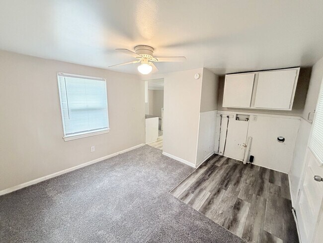 Building Photo - 806 1/2 E Devon St (MOVE-IN READY)!!