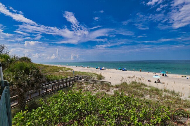 Building Photo - Annual Cottage minutes from Manasota Key Beach!  (2 Units on Property)