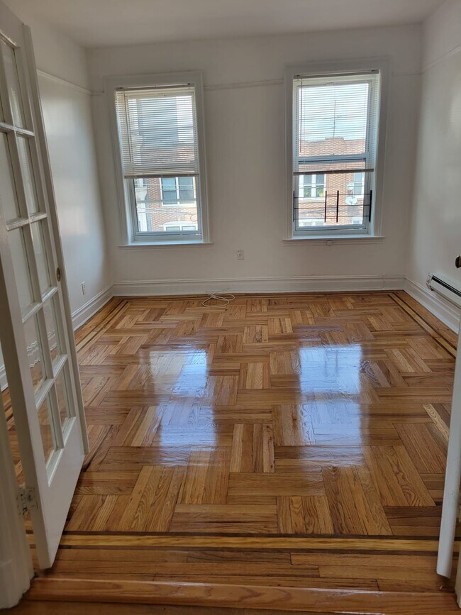 Bedroom - 404 Hawthorne St
