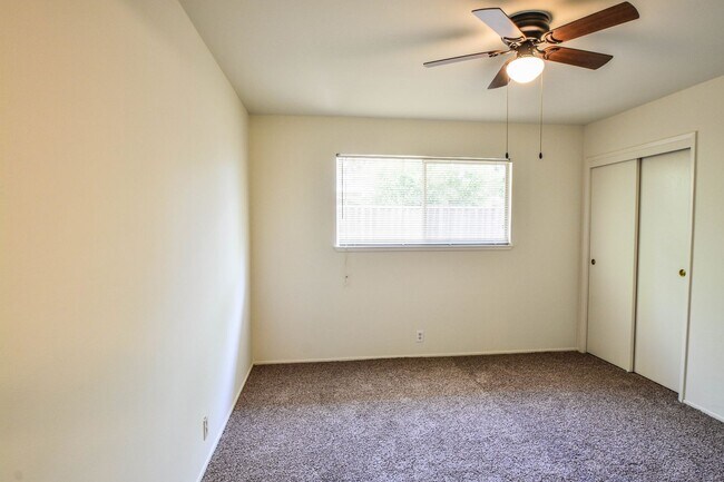 Building Photo - Nice 4 Bedroom Rancher