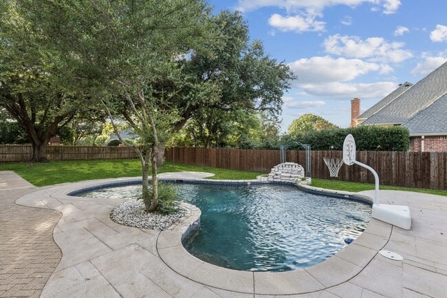 Building Photo - 7204 Pebble Hill Dr