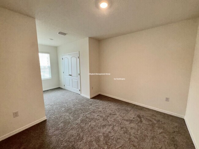 Building Photo - 1393 Isleta Lp