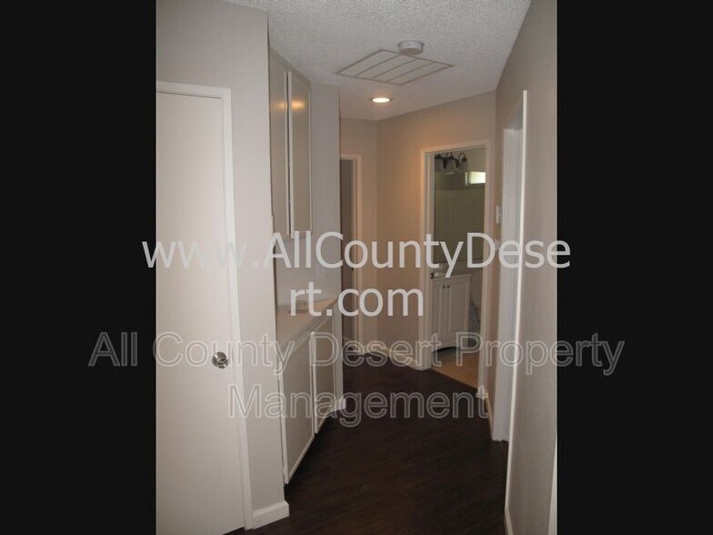 Building Photo - 52020 Avenida Mendoza
