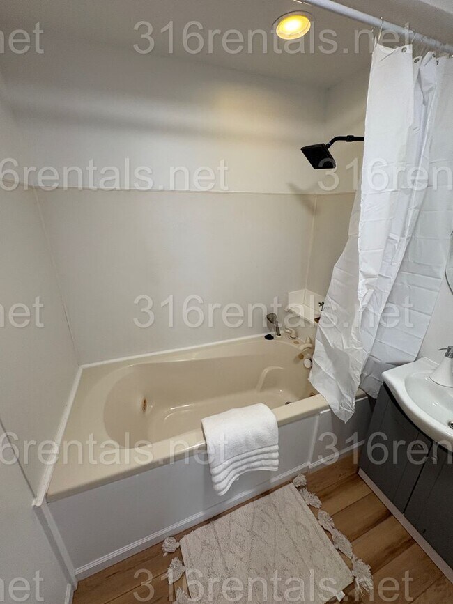 Building Photo - 6446 Mabel St