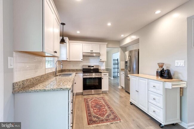 Building Photo - 7904 Severn Hills Way