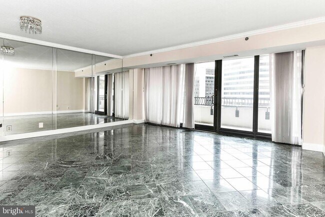 Building Photo - 1200 Crystal Dr