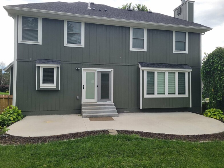 Building Photo - 1532 SE Silkwood Ln