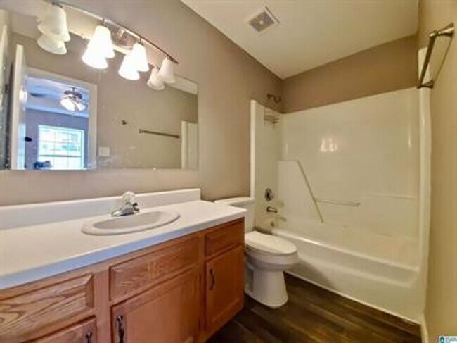 Building Photo - Cozy 3BR/2BA Home with Open Living Space