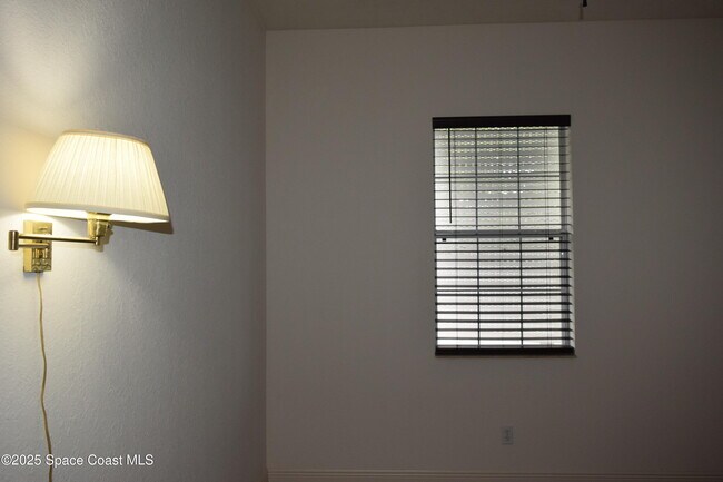 Building Photo - 1170 Eleuthera Dr NE