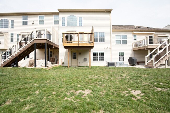 Building Photo - Spacious 3BR Townhome in Harrisburg – First-floor primary bedroom, Garage & Deck!