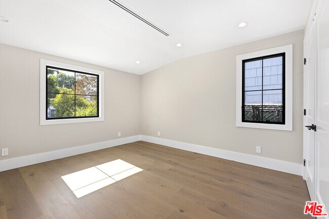 Building Photo - 5000 Noeline Ave