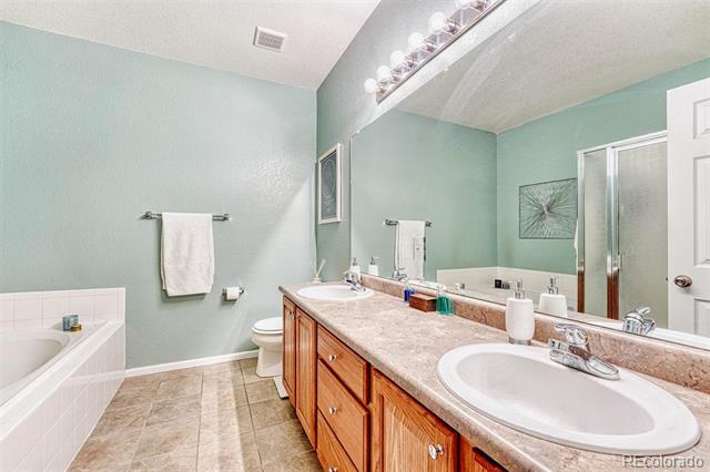 Building Photo - 1000 Rockhurst Dr