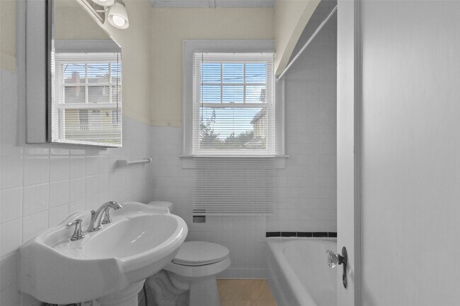 Building Photo - 436 Westmoreland St