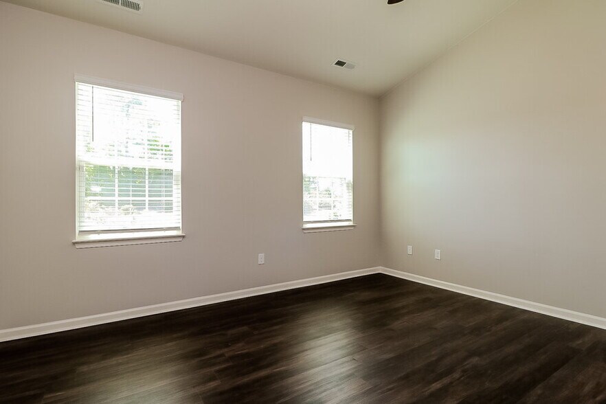 Building Photo - 238 S Great White Way