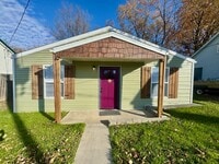 Building Photo - 218 S Oak St