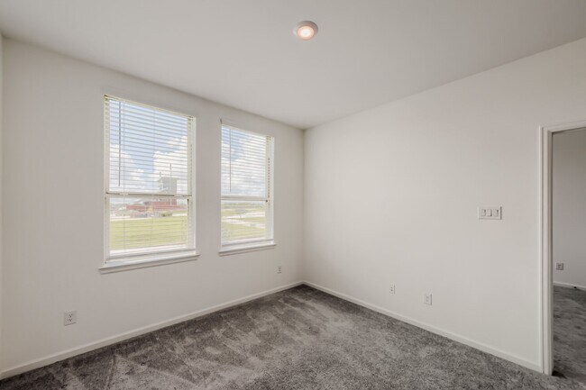 Building Photo - 4146 Balboa Dr
