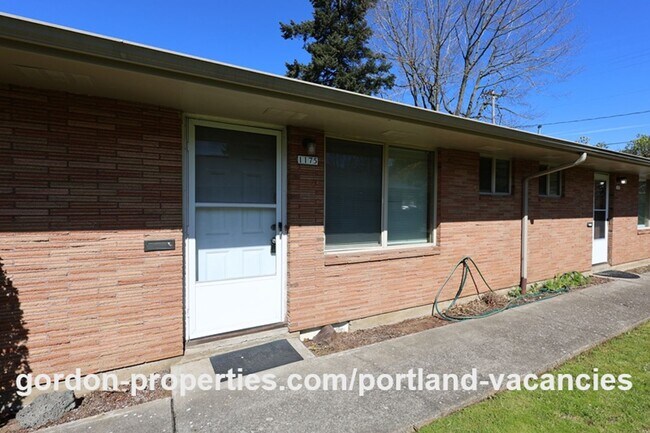 Building Photo - NE 65th Ave - North Tabor single level 1 bedroom apartment